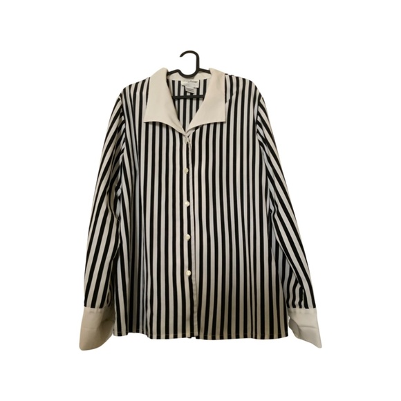 Grove Avenue 16W Women’s Black and White Pinstripe Button-Up Top - Picture 1 of 3